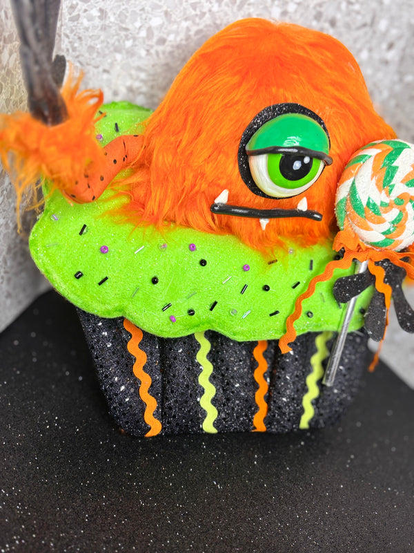 IVAN THE CYCLOP CUPCAKE